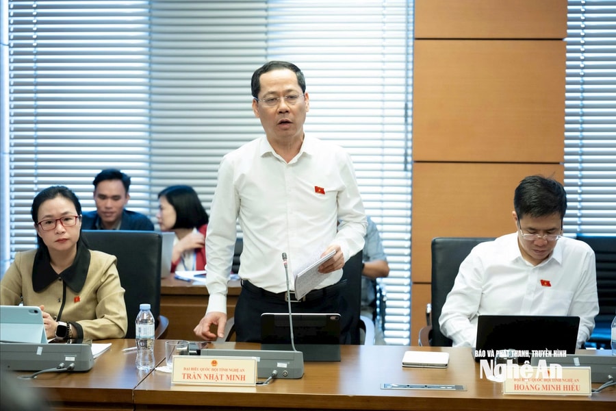 Đoàn đại biểu Quốc hội đoàn Nghệ An thảo luận quy định tiếp công dân ở cấp xã