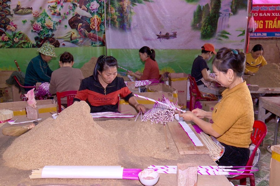 Giữ nghề hương trầm ở miền Tây xứ Nghệ