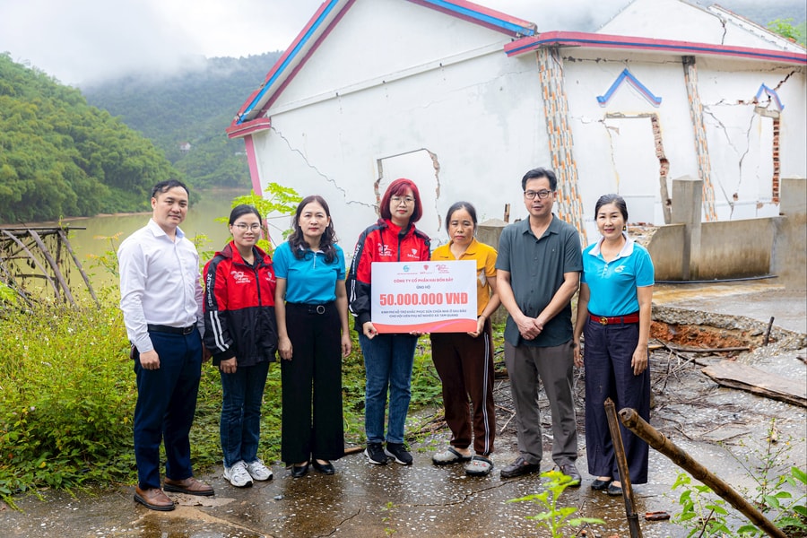 Khi "Giao nắng, chuyển yêu thương" trở lại xứ Nghệ: Hỗ trợ phụ nữ nghèo Tam Quang dựng lại nhà sau bão