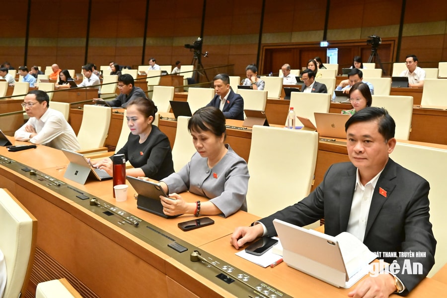 Quốc hội cho phép sử dụng nguồn tăng thu, tiết kiệm chi ngân sách để xây dựng trường nội trú liên cấp ở biên giới