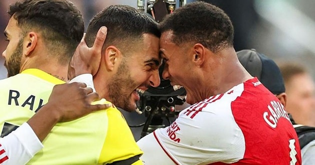 Arsenal và cuộc cách mạng bóng chết ở Ngoại hạng Anh