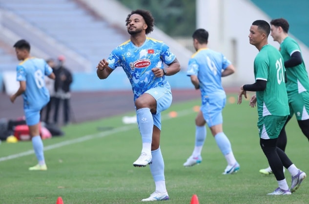 HLV Kim Sang-sik và bài toán chuyển giao trước trận Lào