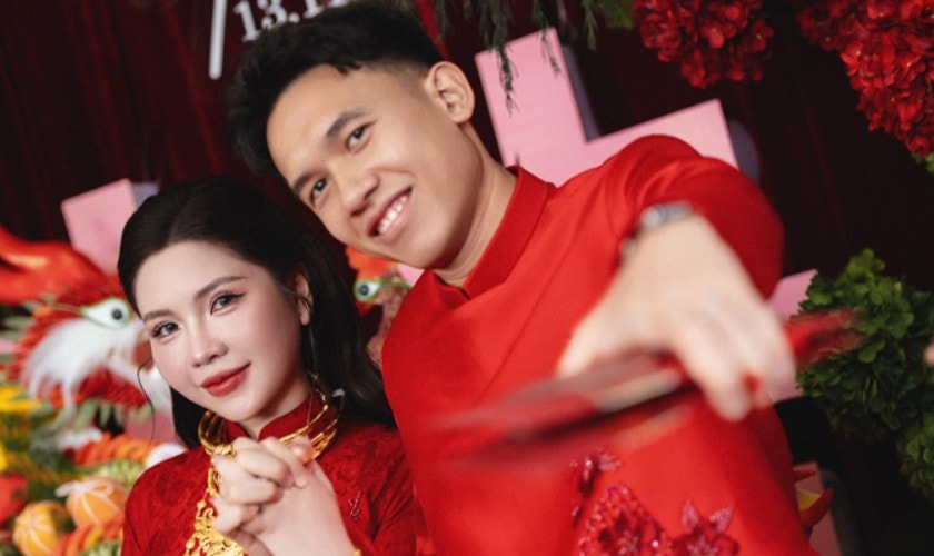 Võ Hoàng Minh Khoa lỡ trận Lào, tranh thủ tổ chức cưới