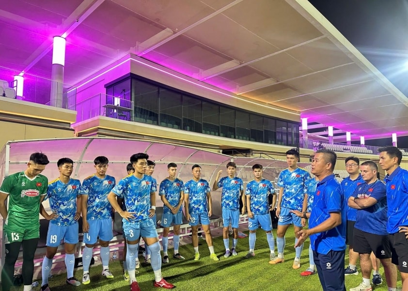 U22 Việt Nam bơm tinh thần, xoay tua trước Uzbekistan