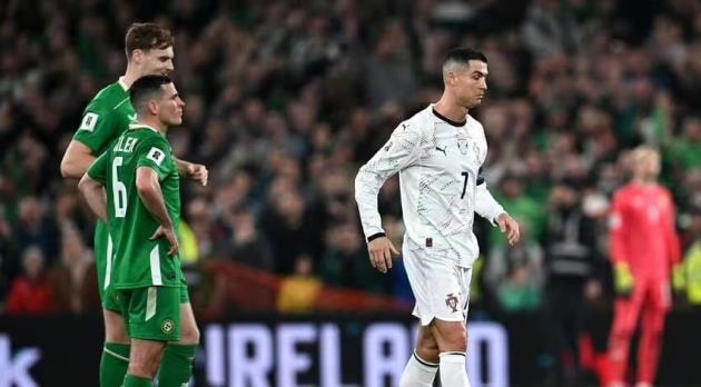 Ronaldo nhận thẻ đỏ, Bồ Đào Nha thua Cộng hòa Ireland 0-2