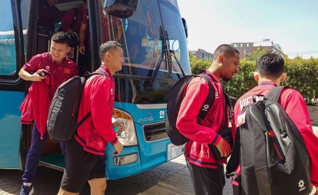 Tuyển Việt Nam đến Viêng Chăn, tăng tốc cho lượt về gặp Lào