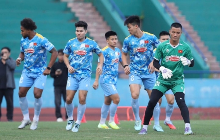 Điểm tin 15/11: ĐT Việt Nam thận trọng, Nam Định đổi tướng