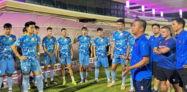 HLV Đinh Hồng Vinh tiếp lửa U22 Việt Nam trước Uzbekistan
