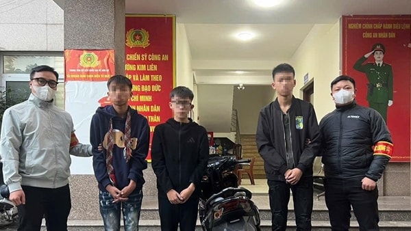 Quái xế hung hãn đạp đầu xe tuần tra của Cảnh sát 141 để bỏ chạy