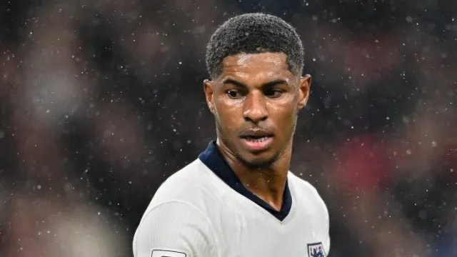 Rashford ở Barcelona bay bổng, ở tuyển Anh chùng xuống