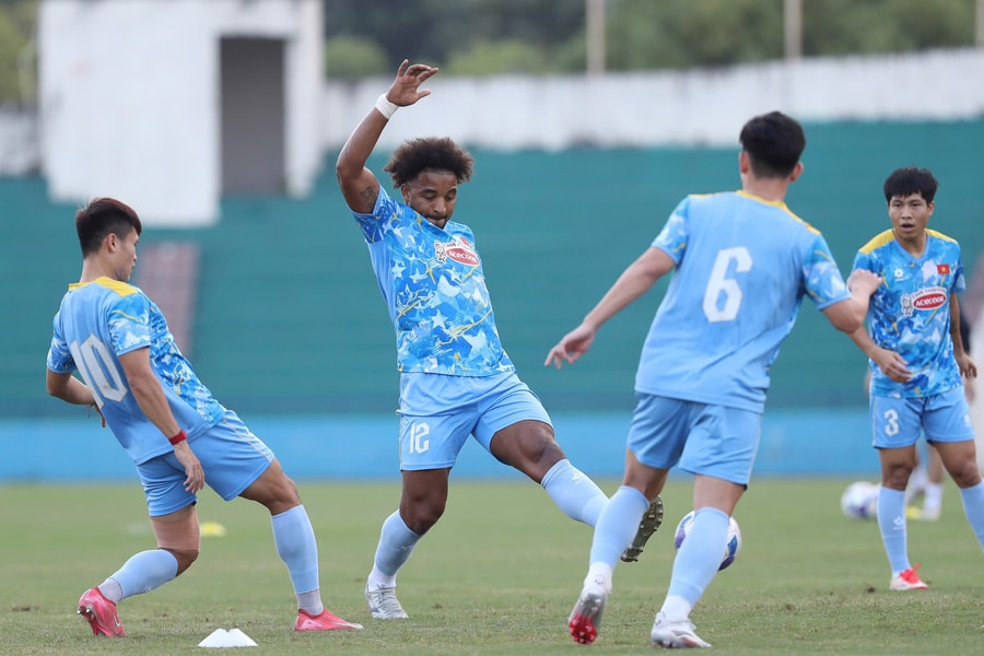 Con trai Duy Mạnh chúc Xuân Son trước trận gặp Lào