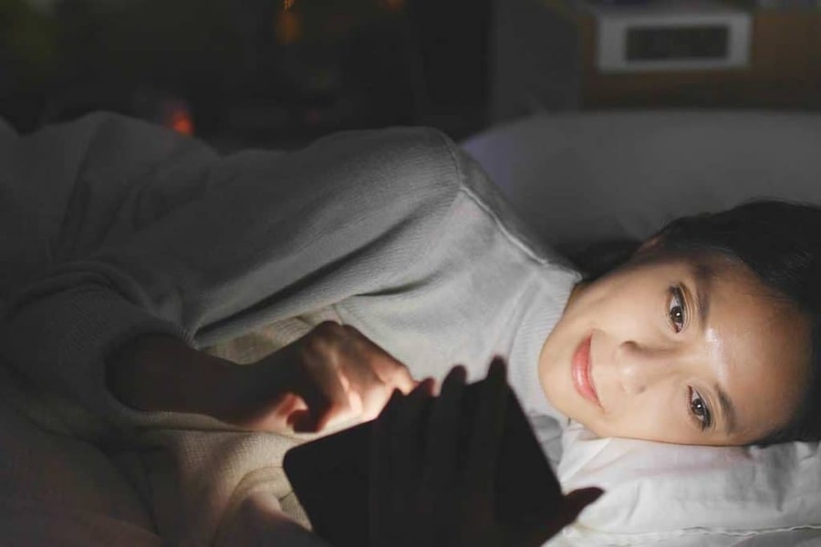 Sử dụng thiết bị điện tử ảnh hưởng đến giấc ngủ như thế nào?