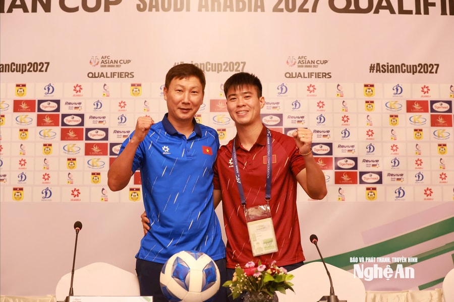 HLV Kim Sang Sik: “Tuyển Việt Nam đã sẵn sàng 100% cho trận quyết chiến với Lào”