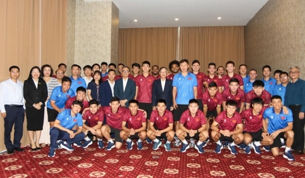 ĐT Việt Nam được tiếp sức tinh thần trước trận gặp Lào