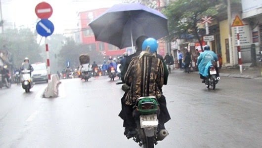 Mức phạt sử dụng ô (dù) khi tham gia giao thông