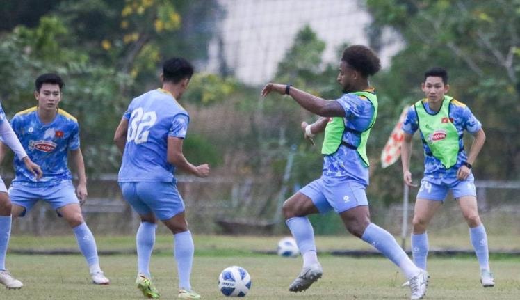 Việt Nam vs Lào: Dấu ấn chờ đợi ngày Xuân Son tái xuất