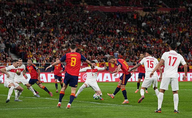 Tây Ban Nha hòa Thổ Nhĩ Kỳ 2-2: cảnh tỉnh sự chủ quan