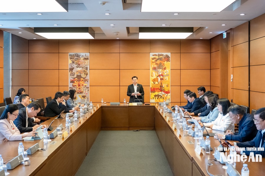 Đại biểu Quốc hội đoàn Nghệ An đề nghị cần xác định rõ cấp học, độ tuổi, mức độ ứng dụng AI trong giáo dục