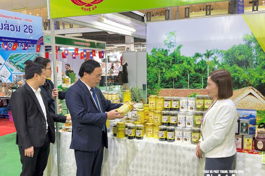 Nghệ An thúc đẩy thương mại biên giới qua Hội chợ Việt Nam - Lào 2025