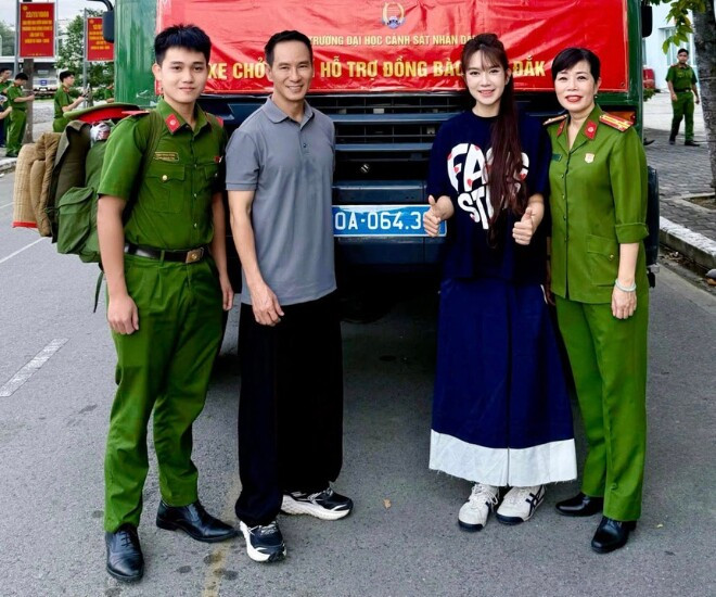 Sao Việt hướng về miền Trung: Lý Hải, Diệp Lâm Anh huy động xe 0 đồng