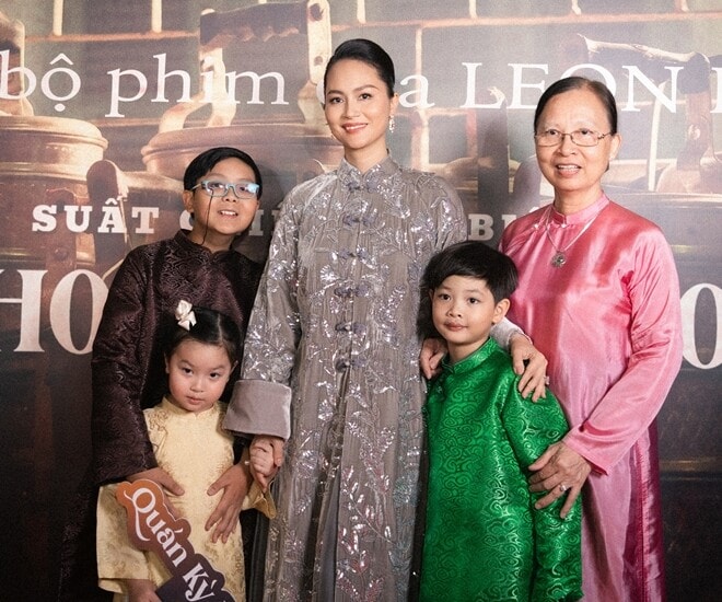 Đỗ Thị Hải Yến tái xuất điện ảnh, rạng rỡ bên 3 con