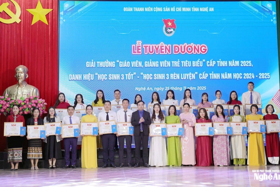 Nghệ An tuyên dương 296 'Học sinh 3 tốt' và 26 nhà giáo trẻ tiêu biểu năm 2025