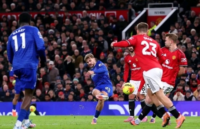 Pickford rực sáng, Man United thua 0-1 trước Everton