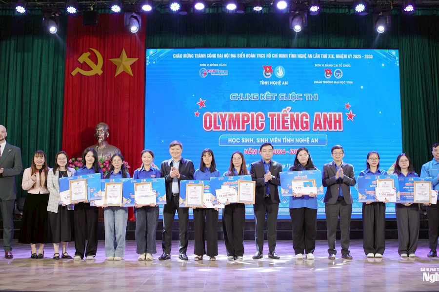 Trao giải Cuộc thi Olympic Tiếng Anh học sinh, sinh viên tỉnh Nghệ An năm học 2024 - 2025