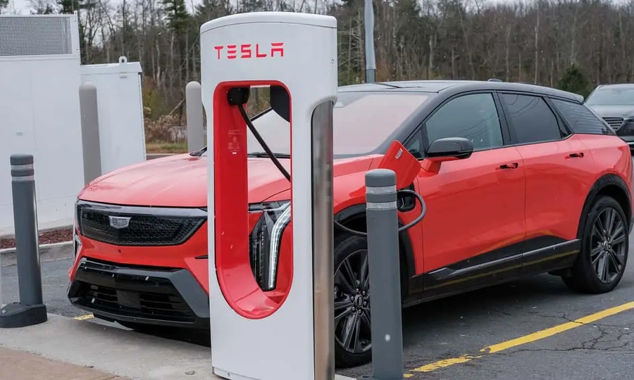 Cadillac Optiq 2026 sạc thực tế trên Tesla Supercharger