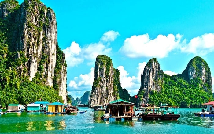 Hạ Long: 2-3 ngày khám phá vịnh, hang động và ẩm thực