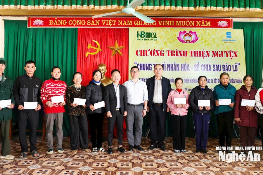 Công ty Cổ phần đầu tư phát triển Nhân Bình chia sẻ cùng người dân xã Nhân Hòa sau bão lũ