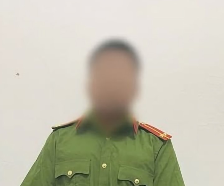 Xử phạt nam thanh niên giả làm công an để "tạo ấn tượng với bạn gái"