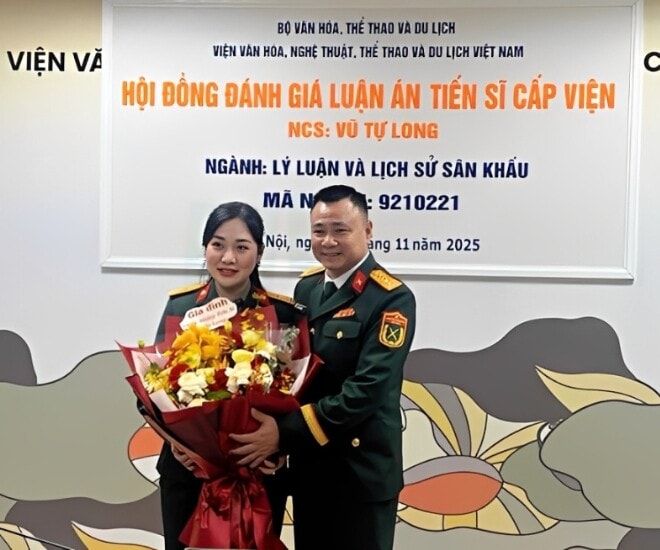 NSND Tự Long nhận bằng Tiến sĩ ở tuổi 52