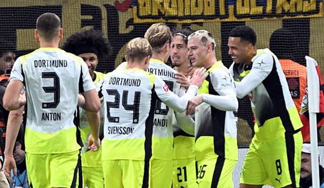 Dortmund thắng 2-1 trên sân Leverkusen, chen chân top 3