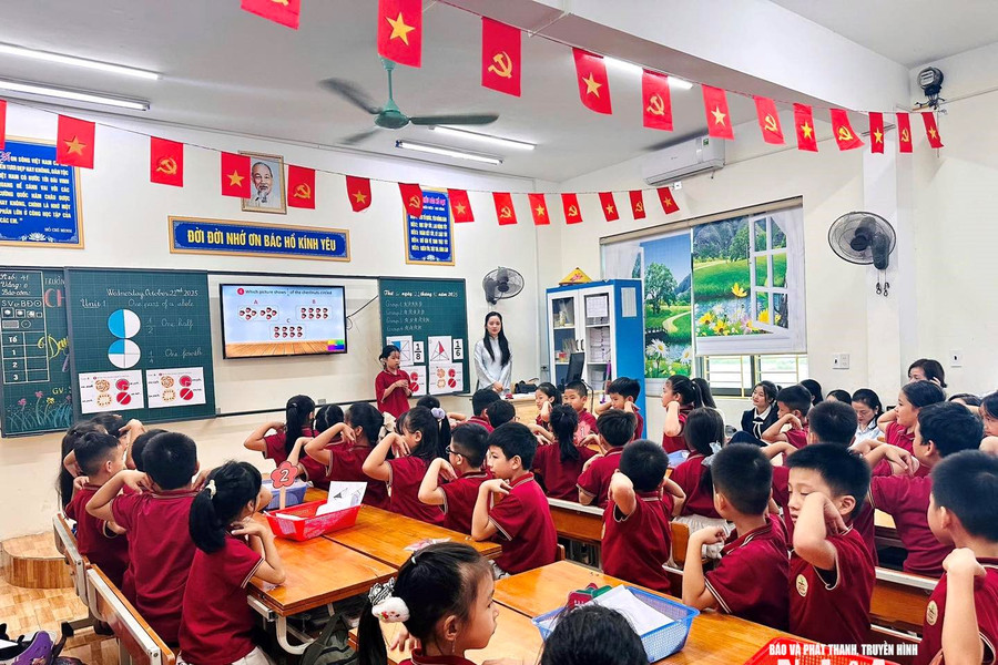 Nghệ An tìm phương án để hợp đồng hơn 3.000 giáo viên đứng lớp