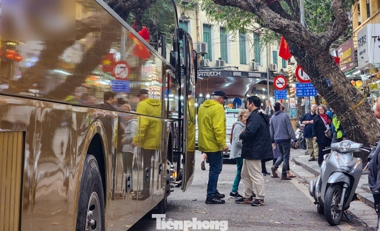 Hà Nội: kỷ lục 30,94 triệu khách và loạt tour đêm