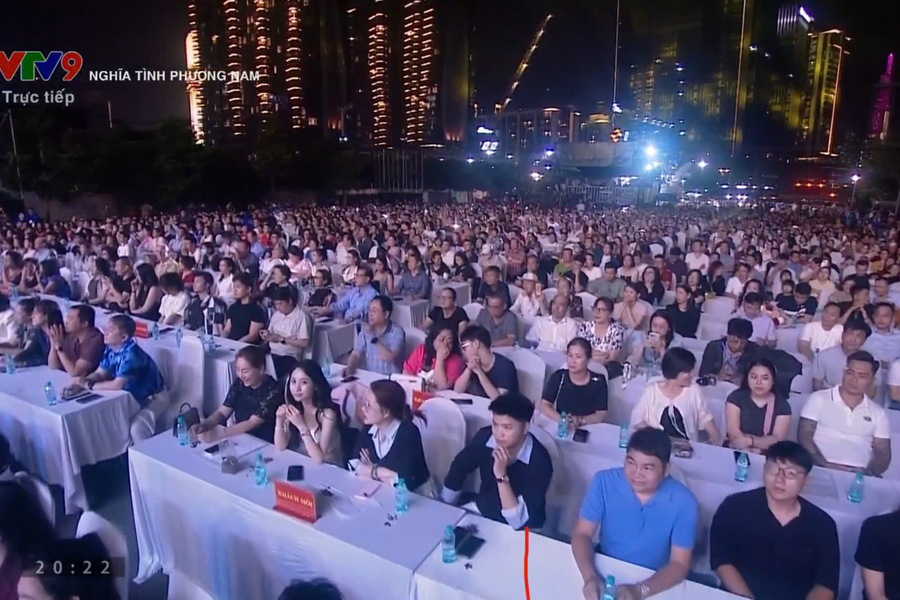 Đêm nhạc 'Nghĩa tình phương Nam' quyên góp 25 tỷ đồng cho miền Trung