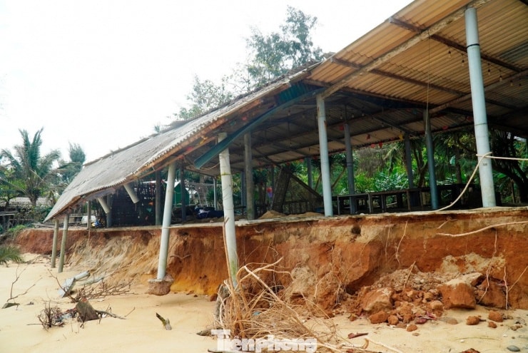 Hàm Rồng Huế: bãi tắm nổi tiếng biến dạng sau mưa bão