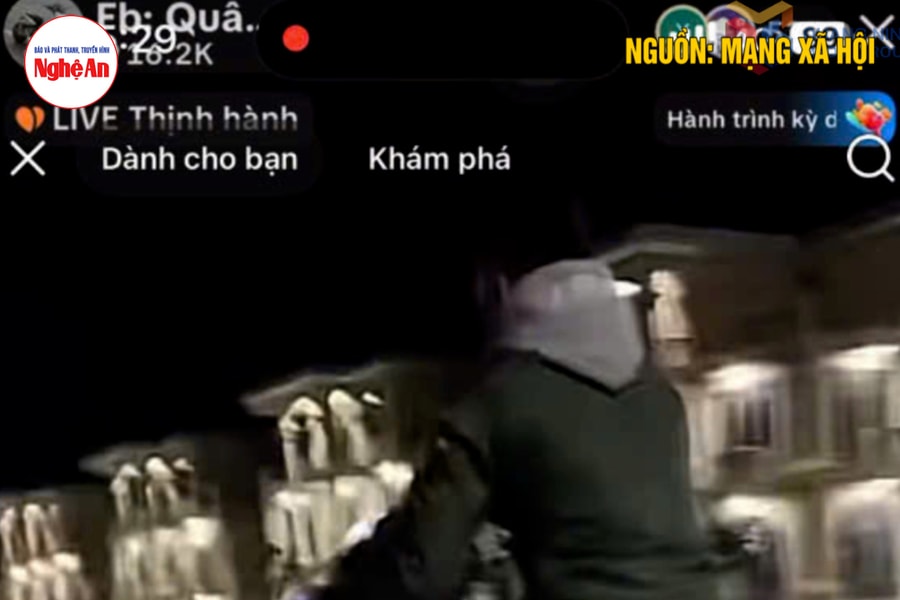 Triệu tập nhóm thanh thiếu niên "bốc đầu" xe, livestream thách thức trên TikTok