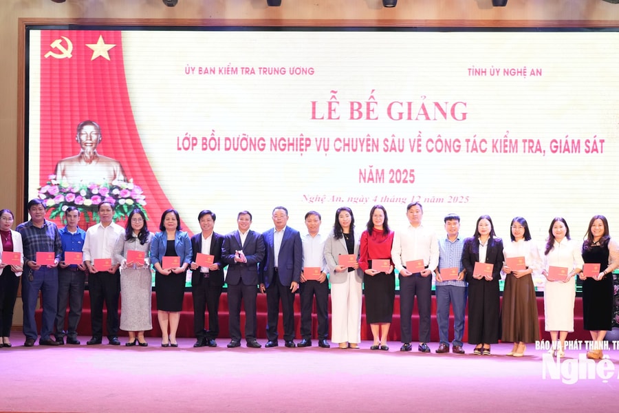 Bế giảng lớp bồi dưỡng nghiệp vụ chuyên sâu về công tác kiểm tra, giám sát tại Nghệ An