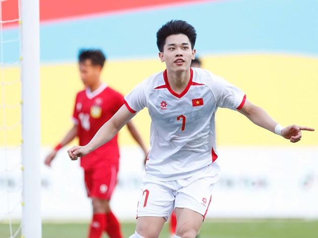 U22 Việt Nam thắng U22 Lào 2-1, bàn thắng gây tranh cãi