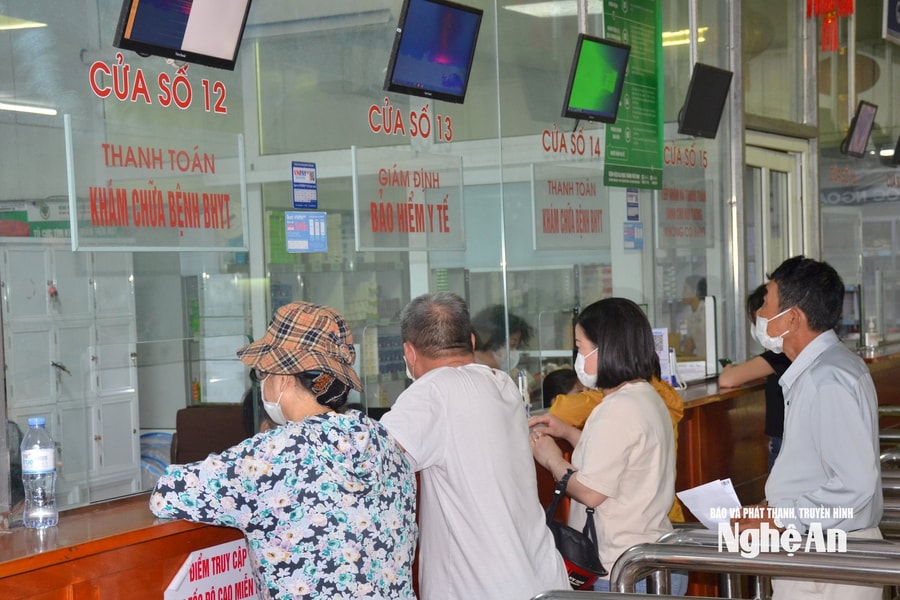 Infographic: Điều kiện người bệnh mua thuốc bên ngoài được Bảo hiểm y tế thanh toán