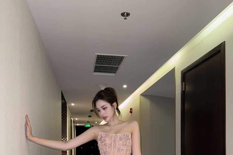 Hoa hậu Đỗ Hà: Cách xử lý tinh tế với váy ngắn gây chú ý