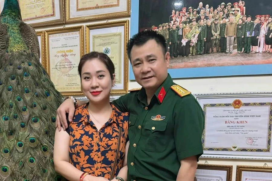Tổ ấm NSND Tự Long: Rộn ràng không khí lễ hội và tân Tiến sĩ