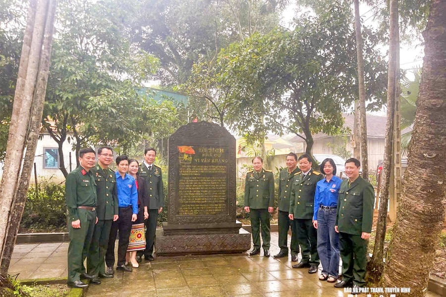 Hội Cựu Chiến binh cơ quan Tỉnh ủy thăm các địa chỉ đỏ tại miền Tây Nghệ An