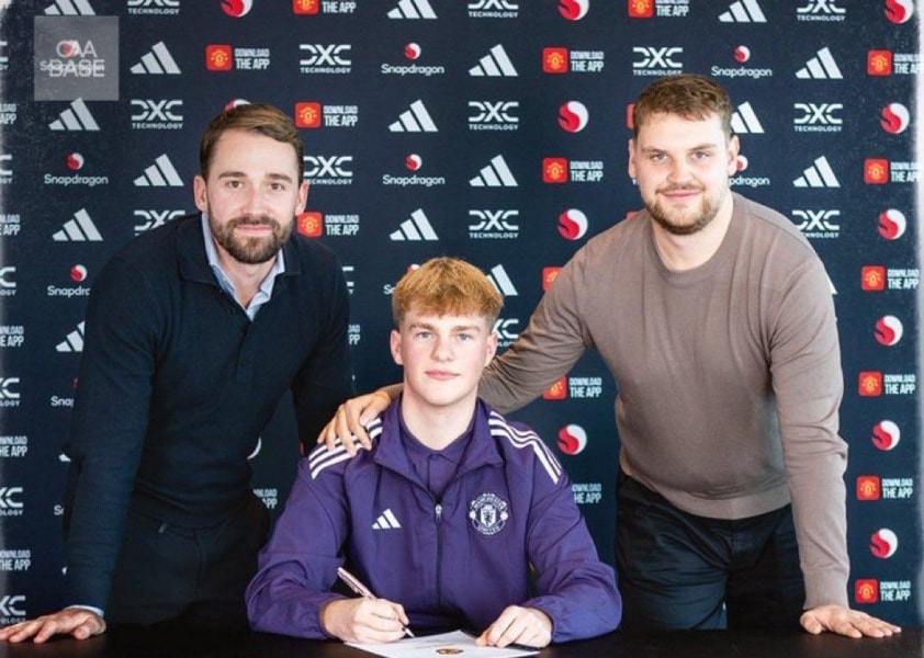 MU chính thức chiêu mộ thủ môn U16 Anh Charlie Hardy