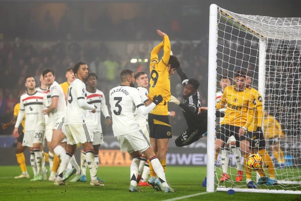 Wolves vs Man Utd: Khách bất ổn, chủ nhà khủng hoảng