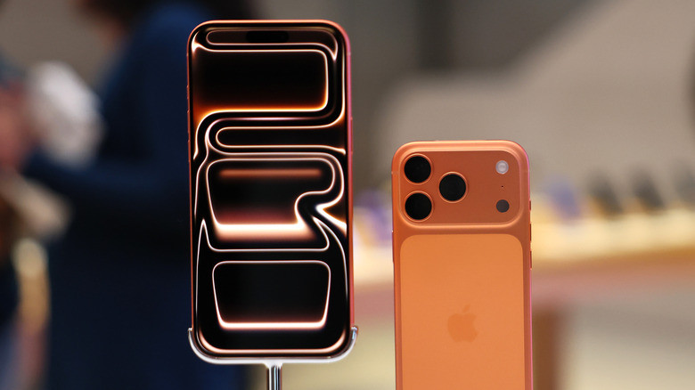 Lý do người dùng iPhone 17 không nên dùng miếng dán màn hình?