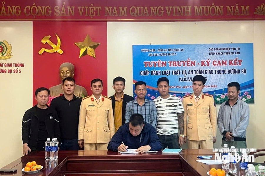 Doanh nghiệp vận tải, tài xế chở công nhân ký cam kết an toàn giao thông trên Quốc lộ 46