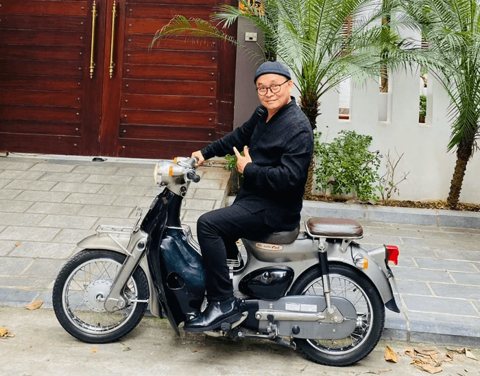 Cub 50cc 81: Lựa chọn di chuyển giản dị của nghệ sĩ Xuân Hinh